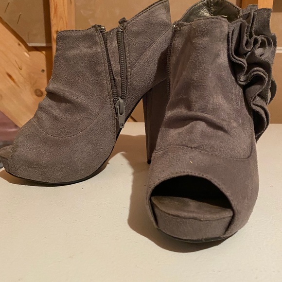 peep-toe booties - Picture 3 of 3